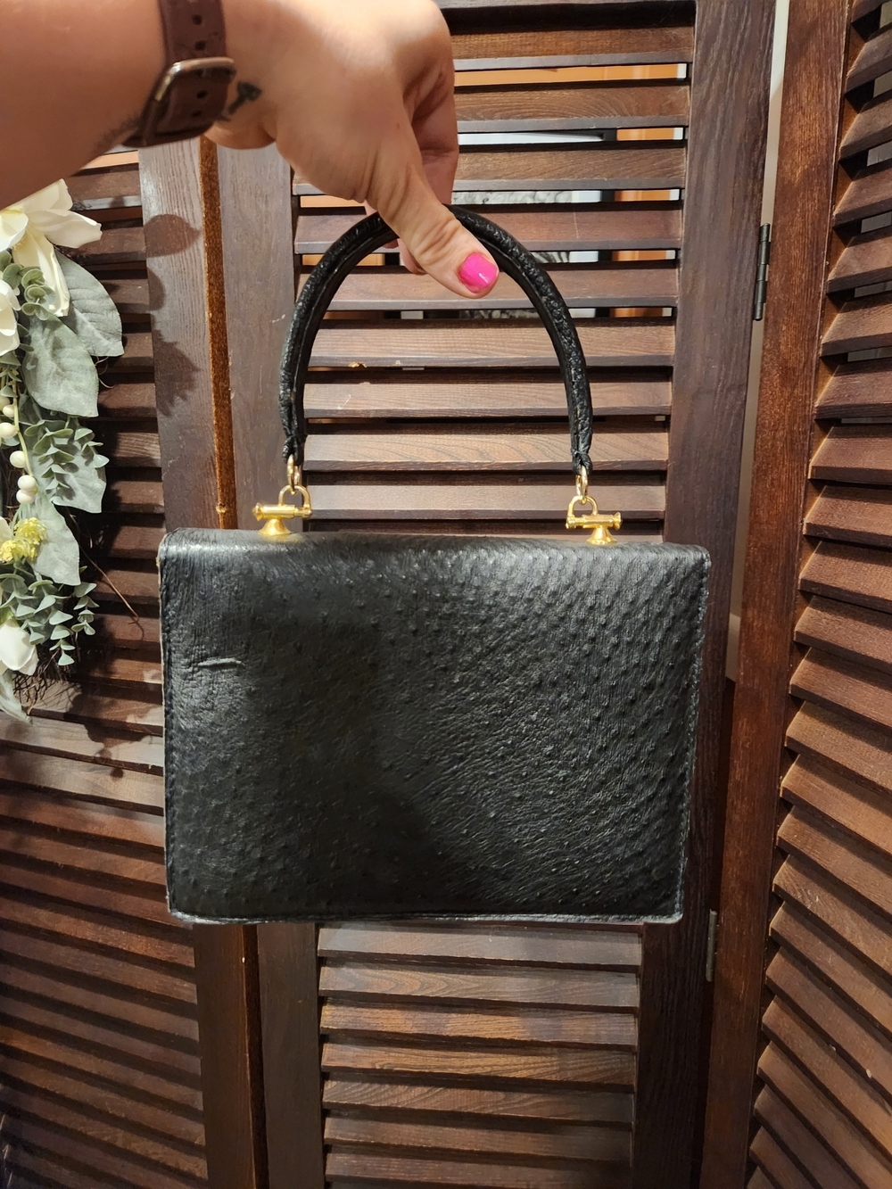 Vintage Black Lizard Shoulder Bag with Gold Hardware - Picture 4 of 8